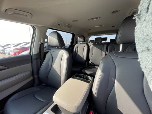 New 2026 Kia Carnival FWD image 22