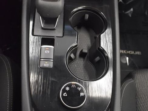 Used 2025 Nissan Rogue SV AWD/4WD image 27