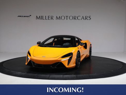 Used 2024 McLaren Artura RWD image 1