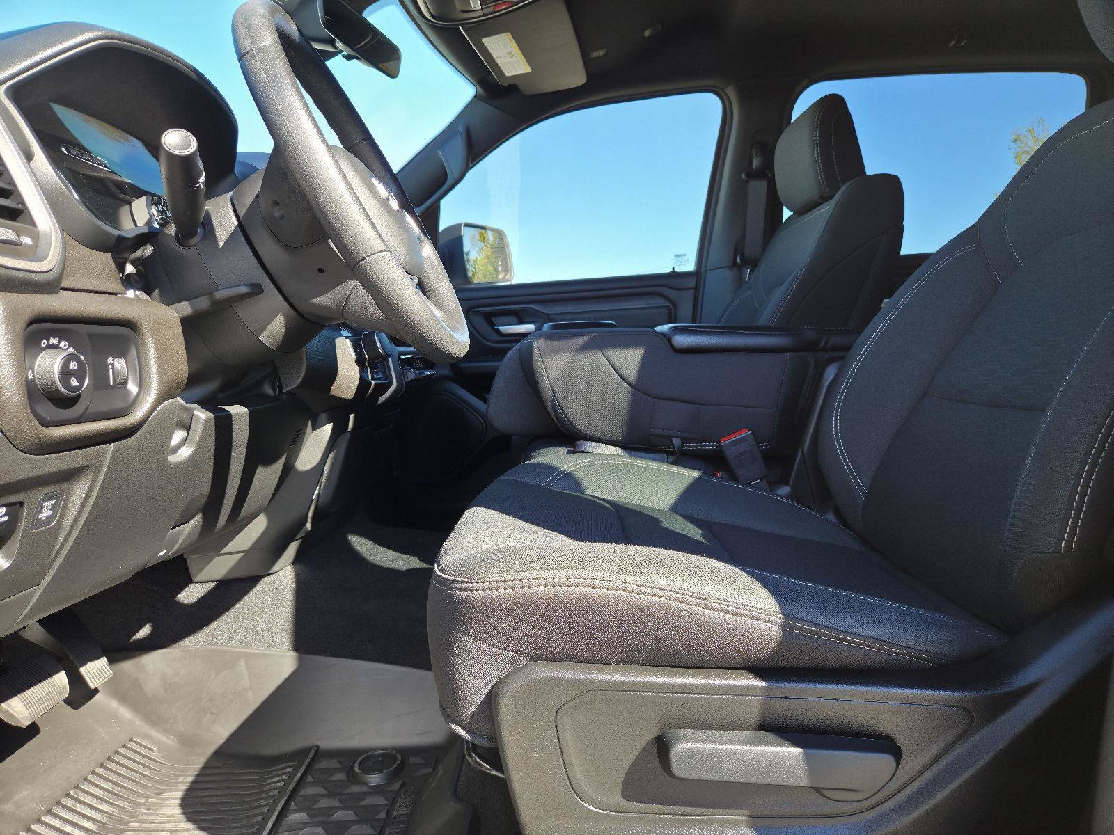 Used 2025 RAM 1500 Warlock AWD/4WD image 25
