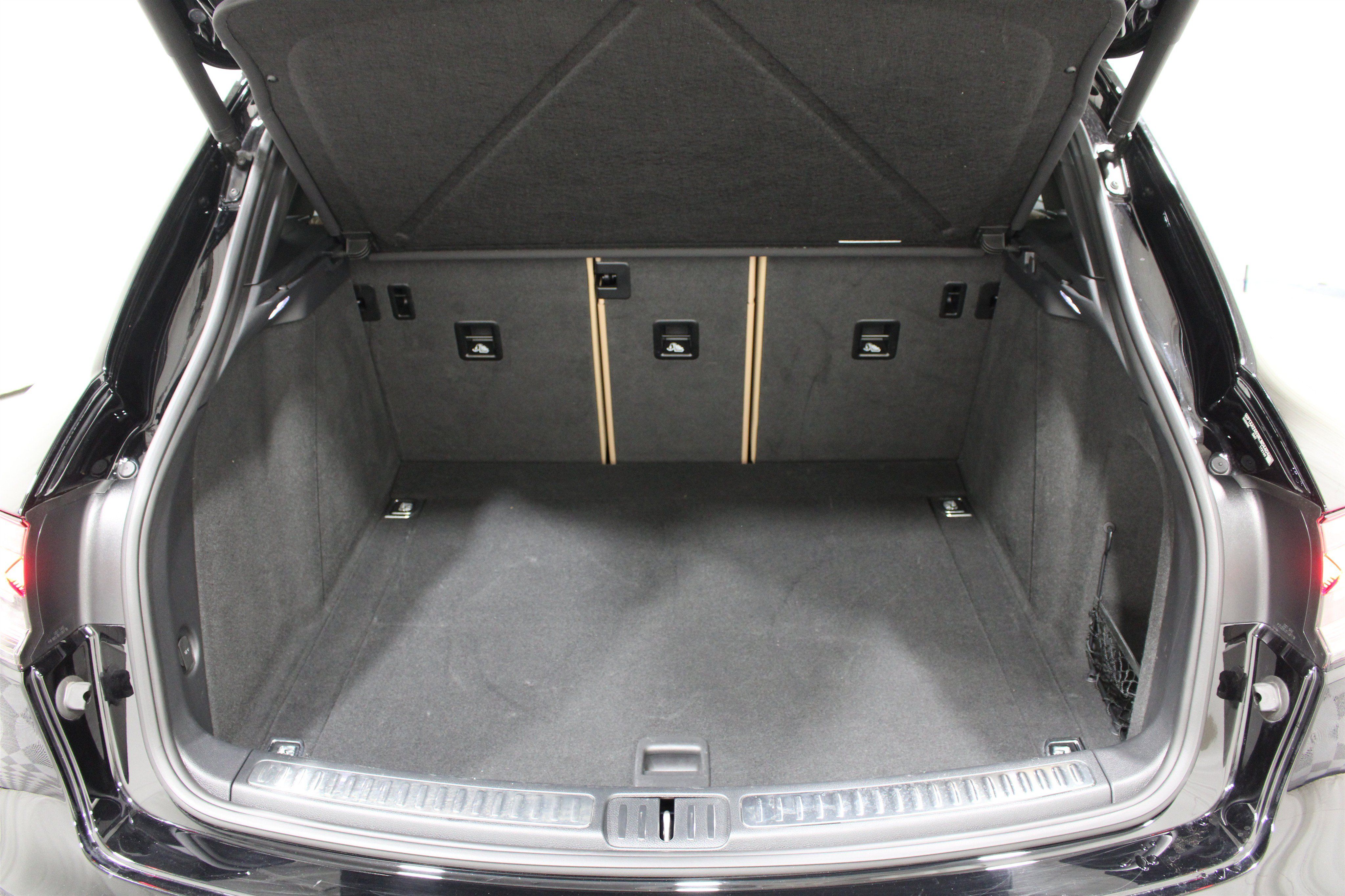 Used 2024 Porsche Macan AWD/4WD image 21