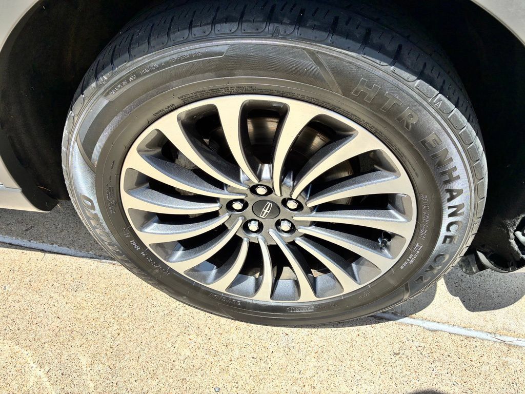 Used 2020 Lincoln Aviator Reserve w/ Equipment Group 201A AWD/4WD image 3