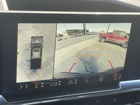 Used 2024 Chevrolet Silverado 1500 High Country w/ Technology Package image 26