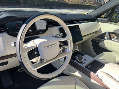 Used 2025 Land Rover Range Rover Long Wheelbase SE image 6