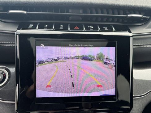 Used 2023 Jeep Grand Cherokee Altitude AWD/4WD image 21