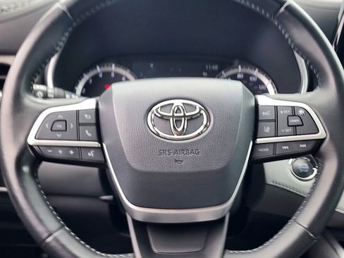 Used 2022 Toyota Highlander XLE image 29