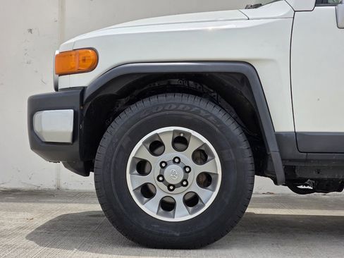 Used 2013 Toyota FJ Cruiser 4WD w/ Upgrade Pkg image 43