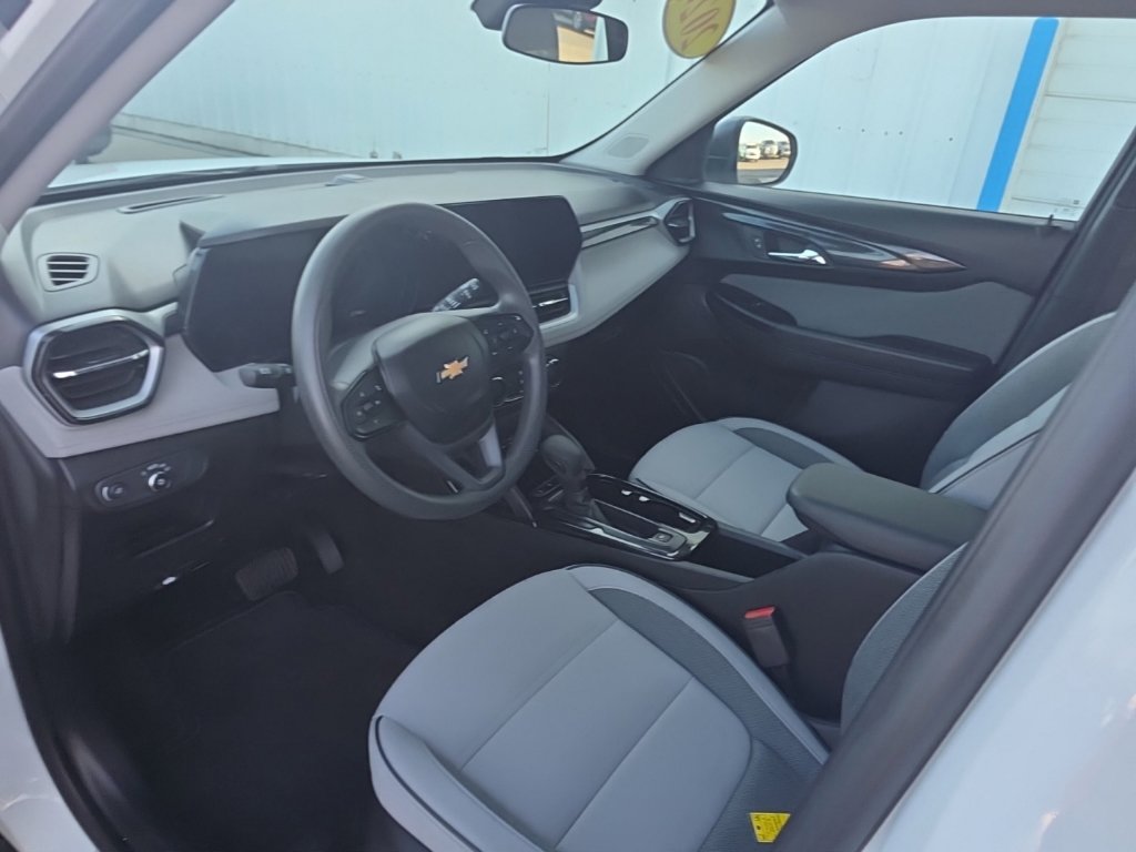 Used 2024 Chevrolet TrailBlazer LS FWD image 19