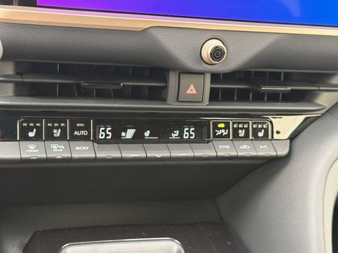 Certified 2024 Toyota Crown AWD/4WD image 29