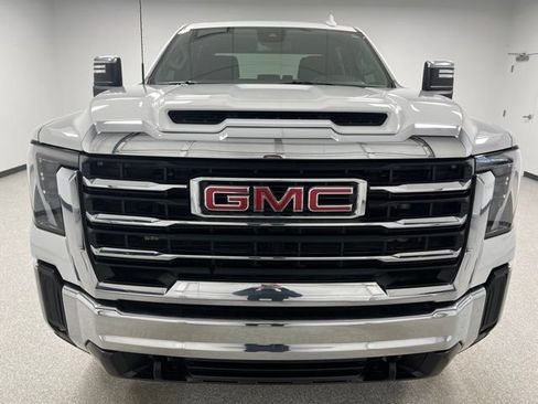Used 2025 GMC Sierra 3500 SLT AWD/4WD image 3