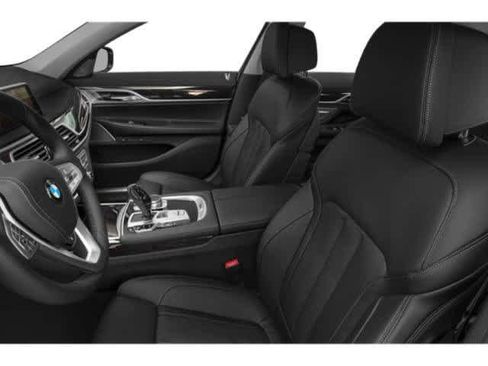 Used 2022 BMW 740i w/ M Sport Package RWD image 12