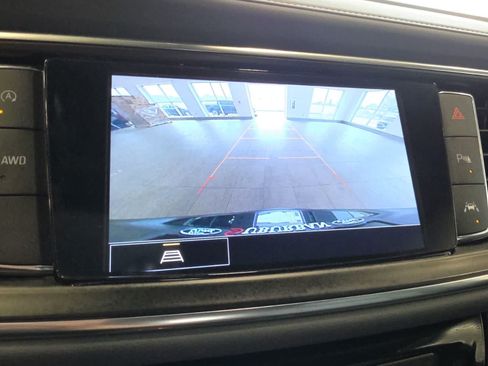 Used 2023 Buick Enclave Essence AWD/4WD image 24