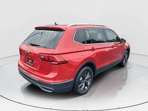 Certified 2024 Volkswagen Tiguan SE w/ Panoramic Sunroof Package FWD image 33