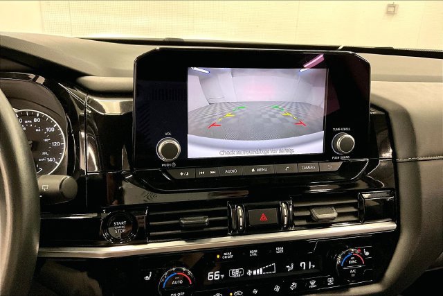 Used 2025 Nissan Pathfinder SV FWD image 28