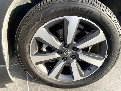 Used 2024 Honda Pilot Touring image 6