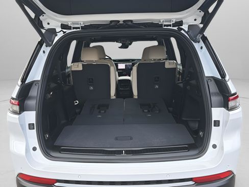 New 2026 Jeep Grand Cherokee L Limited image 25