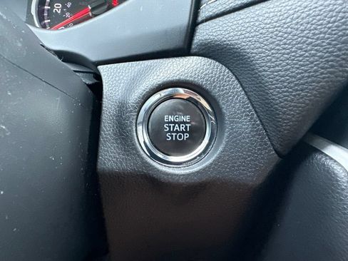 Used 2021 Toyota RAV4 XLE w/ Convenience Package FWD image 19