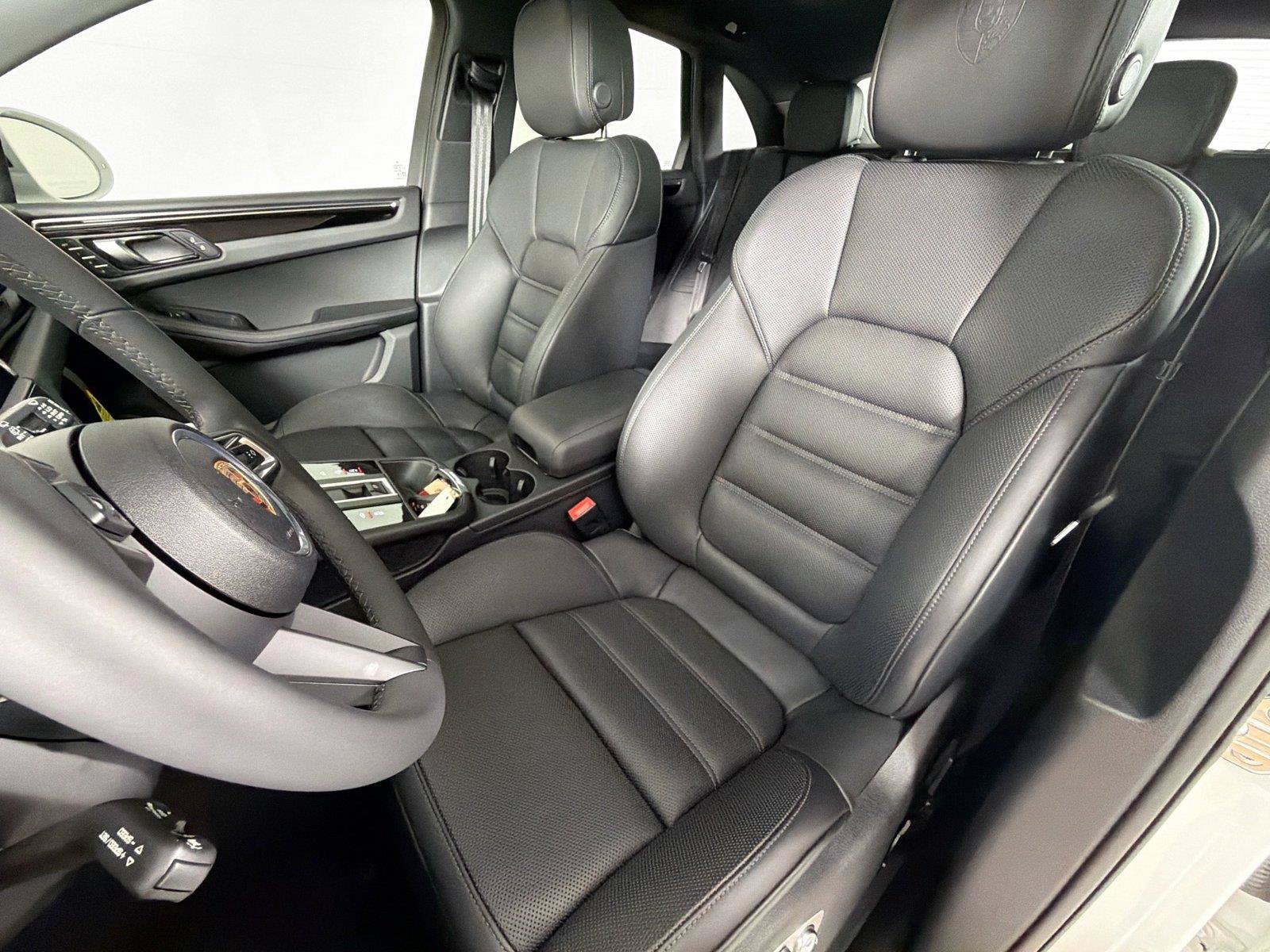 Certified 2025 Porsche Macan S AWD/4WD image 5