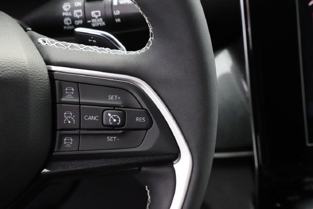 Used 2023 Jeep Grand Cherokee L Laredo AWD/4WD image 23