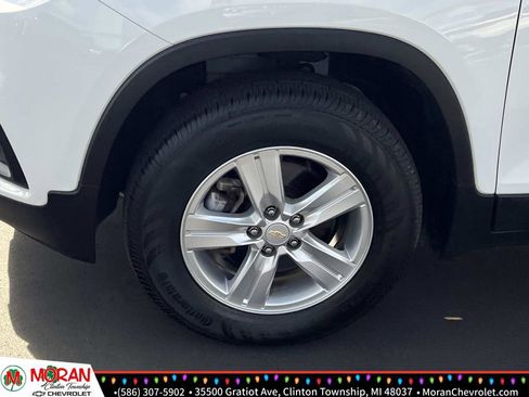 Certified 2022 Chevrolet Trax LS w/ Tint and Cruise Package image 10