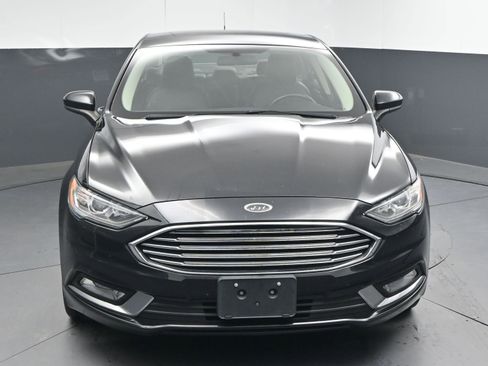 Used 2018 Ford Fusion SE w/ Equipment Group 201A image 2