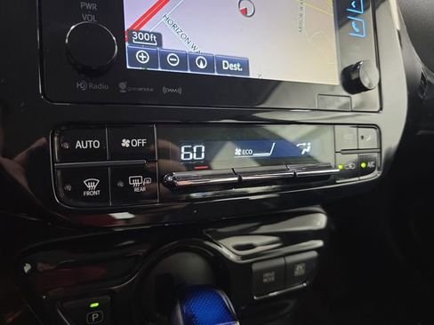 Used 2016 Toyota Prius Three Touring FWD image 23