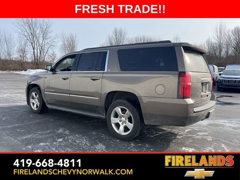 Used 2016 Chevrolet Suburban LT image 9