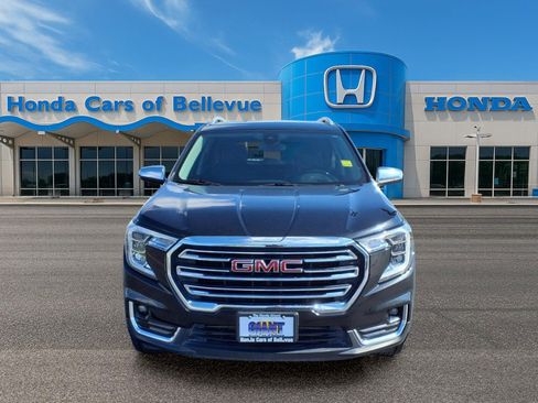 Used 2024 GMC Terrain SLT AWD/4WD image 12