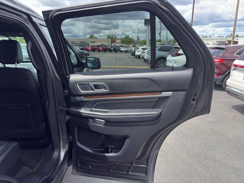 Used 2018 Ford Explorer Limited AWD/4WD image 18