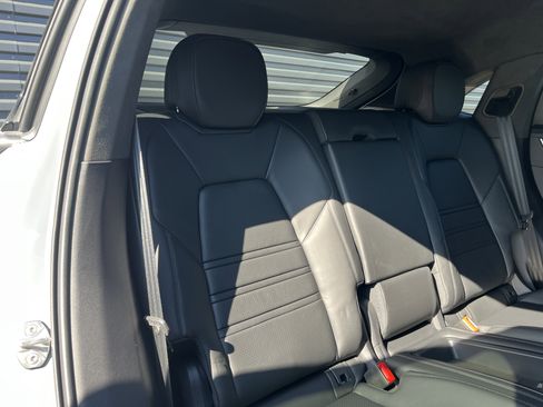 Certified 2025 Porsche Cayenne Turbo GT image 29