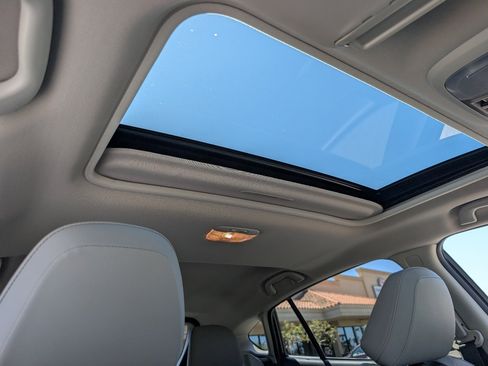 Used 2018 Subaru Crosstrek 2.0i Limited image 3