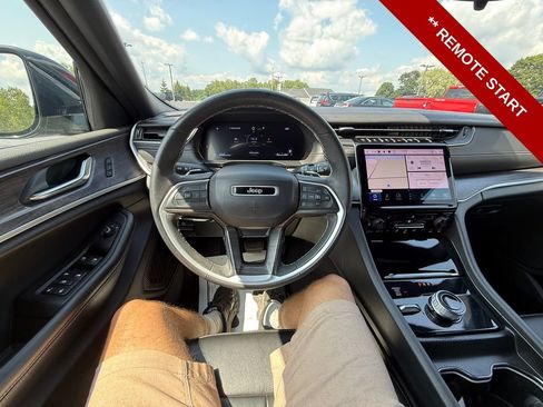 Used 2024 Jeep Grand Cherokee L Limited AWD/4WD image 15