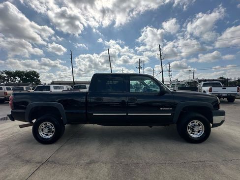 Used 2006 Chevrolet Silverado 2500 LT w/ Onstar Plus Package AWD/4WD image 6