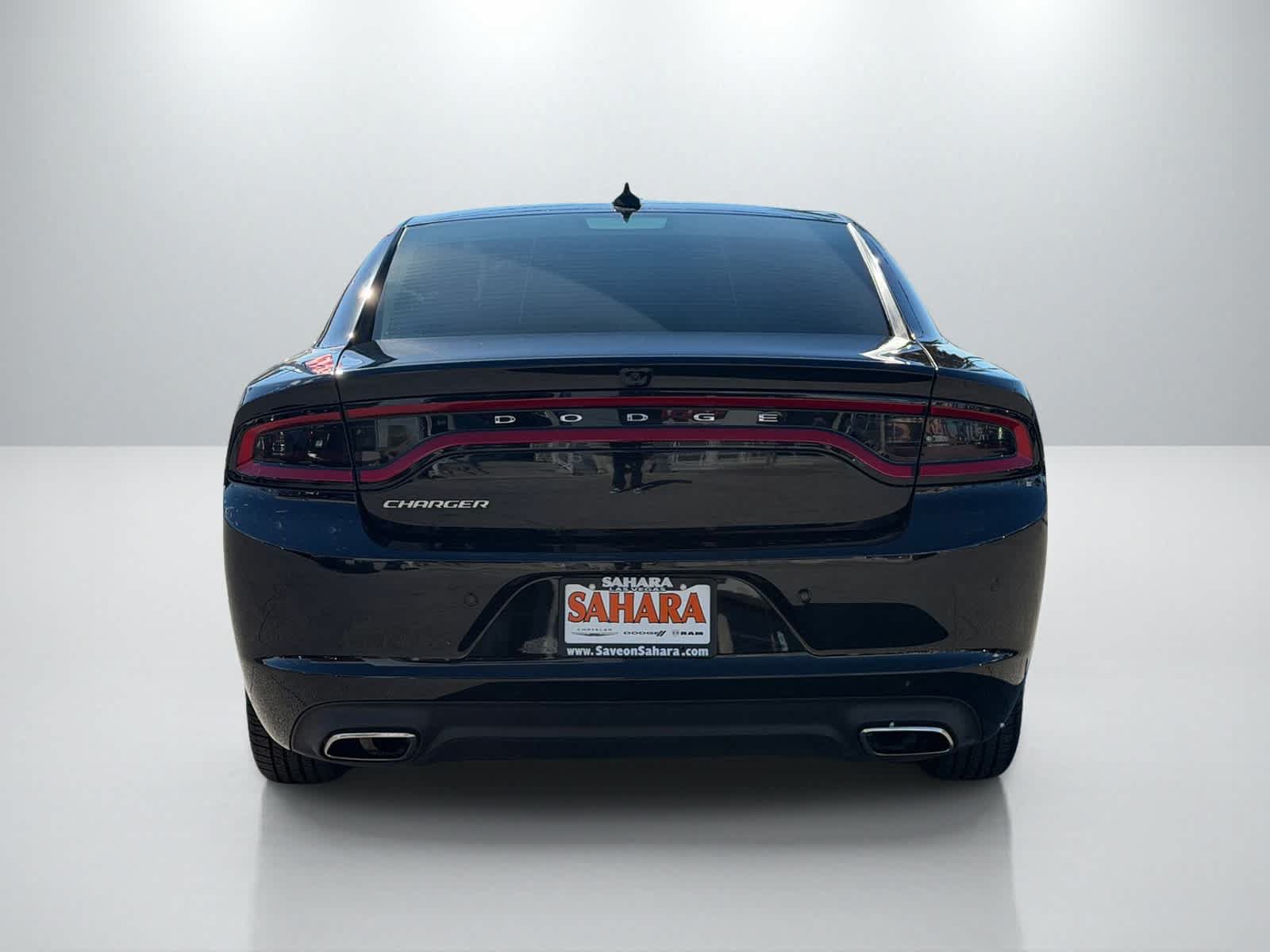 Used 2023 Dodge Charger SXT RWD image 5