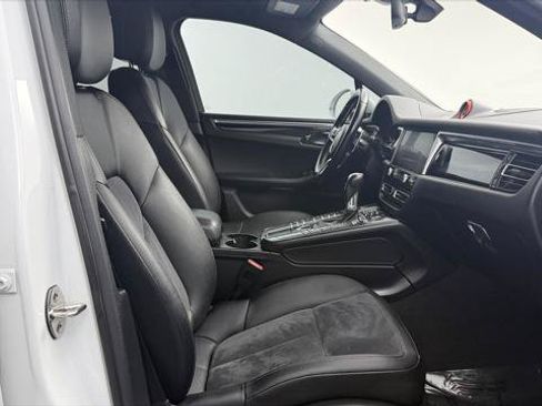 Used 2019 Porsche Macan AWD/4WD image 22