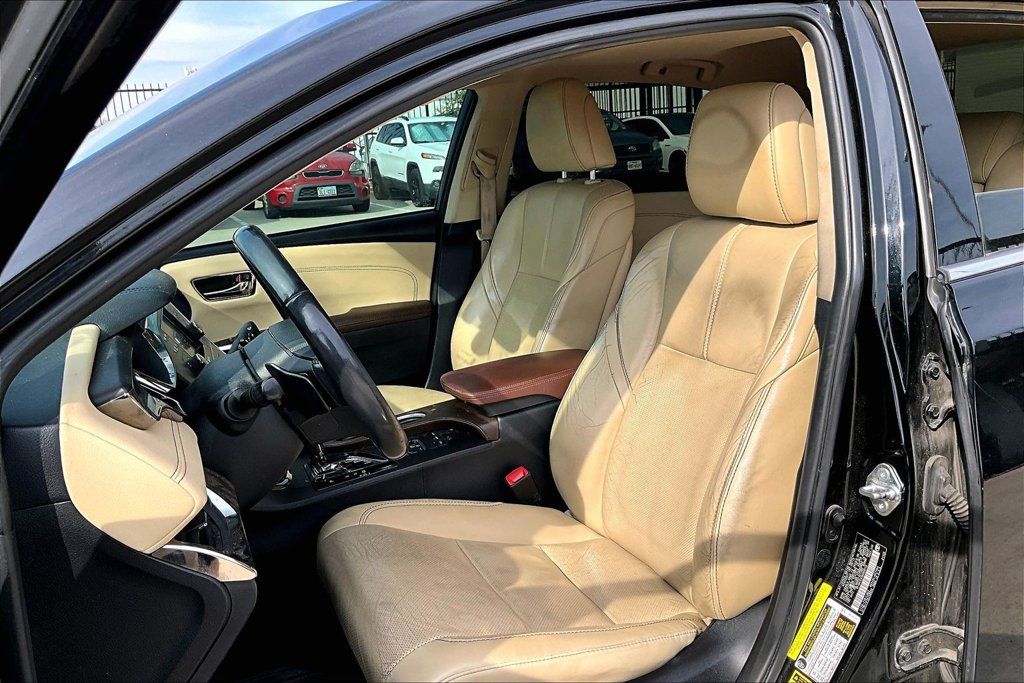 Used 2013 Toyota Avalon Limited w/ Technology Pkg FWD image 29