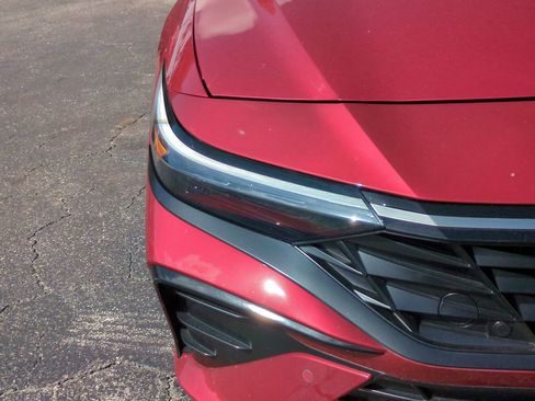 Used 2024 Hyundai Elantra Limited image 9