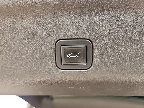 Certified 2023 Chevrolet Suburban Z71 w/ Luxury Package AWD/4WD image 46