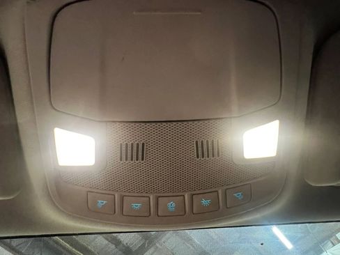 Used 2018 Ford Fusion SE w/ Fusion SE Technology Package FWD image 17