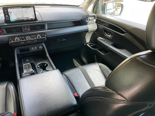 Used 2023 Honda Pilot Touring image 9