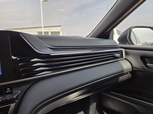 Used 2025 Toyota Camry SE image 30