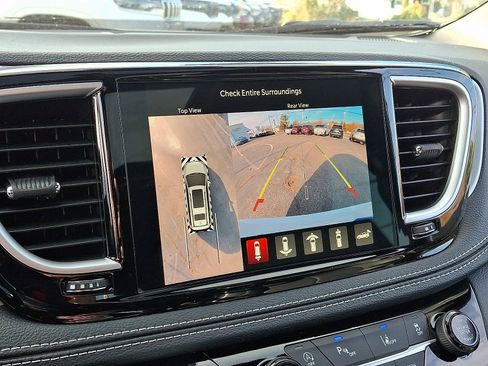 New 2026 Chrysler Pacifica Limited image 17