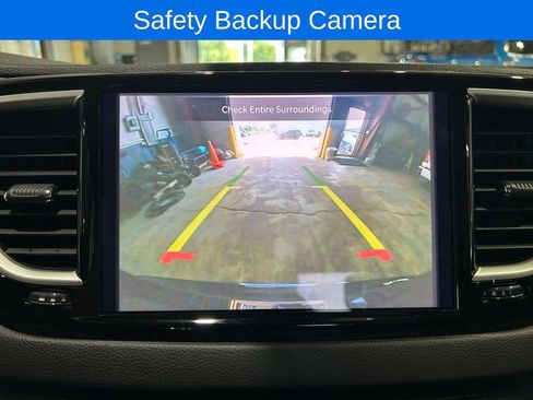 Used 2024 Chrysler Pacifica Touring-L FWD image 6