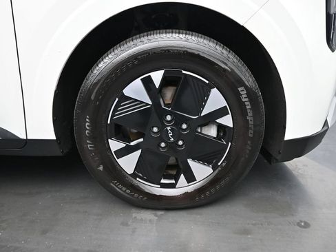 Used 2026 Kia Carnival LXS FWD image 10