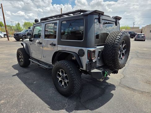 Used 2018 Jeep Wrangler Unlimited Sahara w/ Connectivity Group AWD/4WD image 6