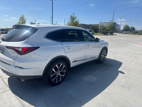 Used 2024 Acura MDX SH-AWD w/ Technology Package image 3