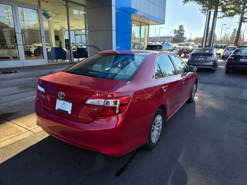 Used 2013 Toyota Camry LE image 5