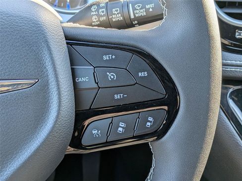 New 2026 Chrysler Pacifica Select AWD/4WD image 23
