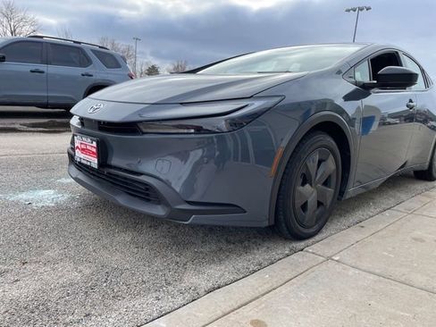 Used 2025 Toyota Prius LE image 14