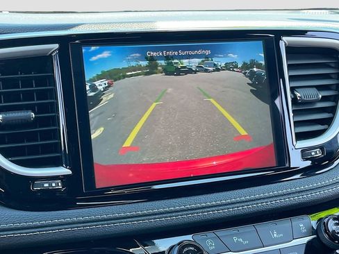 Certified 2025 Chrysler Pacifica Select AWD/4WD image 13